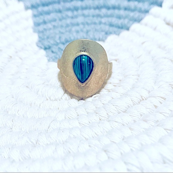 💚🆕Semi-Precious Green Gemstone Gold Texture Ring - Picture 2 of 12